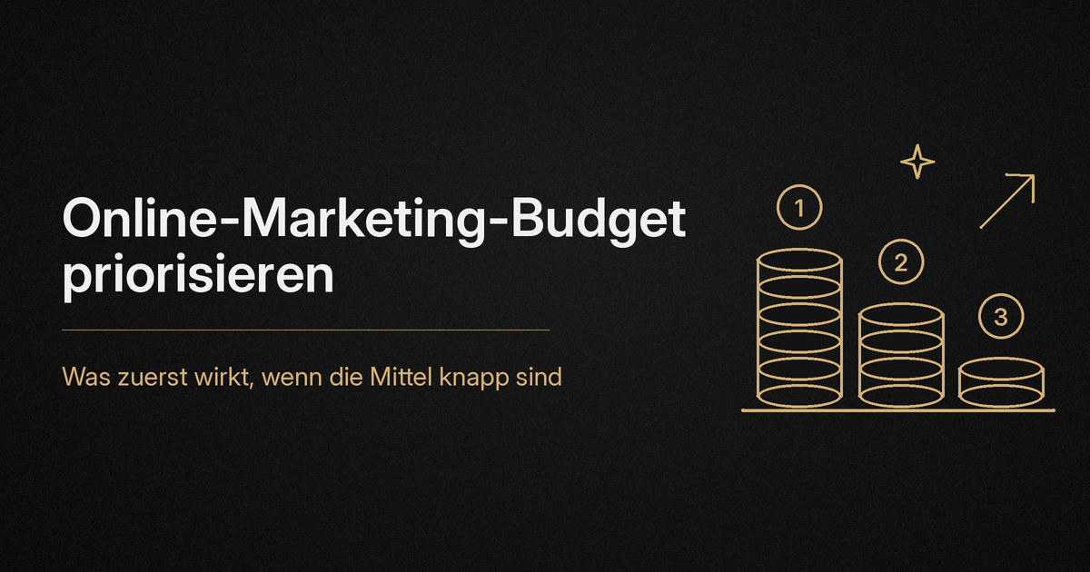 Online-Marketing-Budget priorisieren Drei Münzstapel mit den Prioritäten eins bis drei und ein Pfeil nach oben, zum Thema Marketingbudget priorisieren.